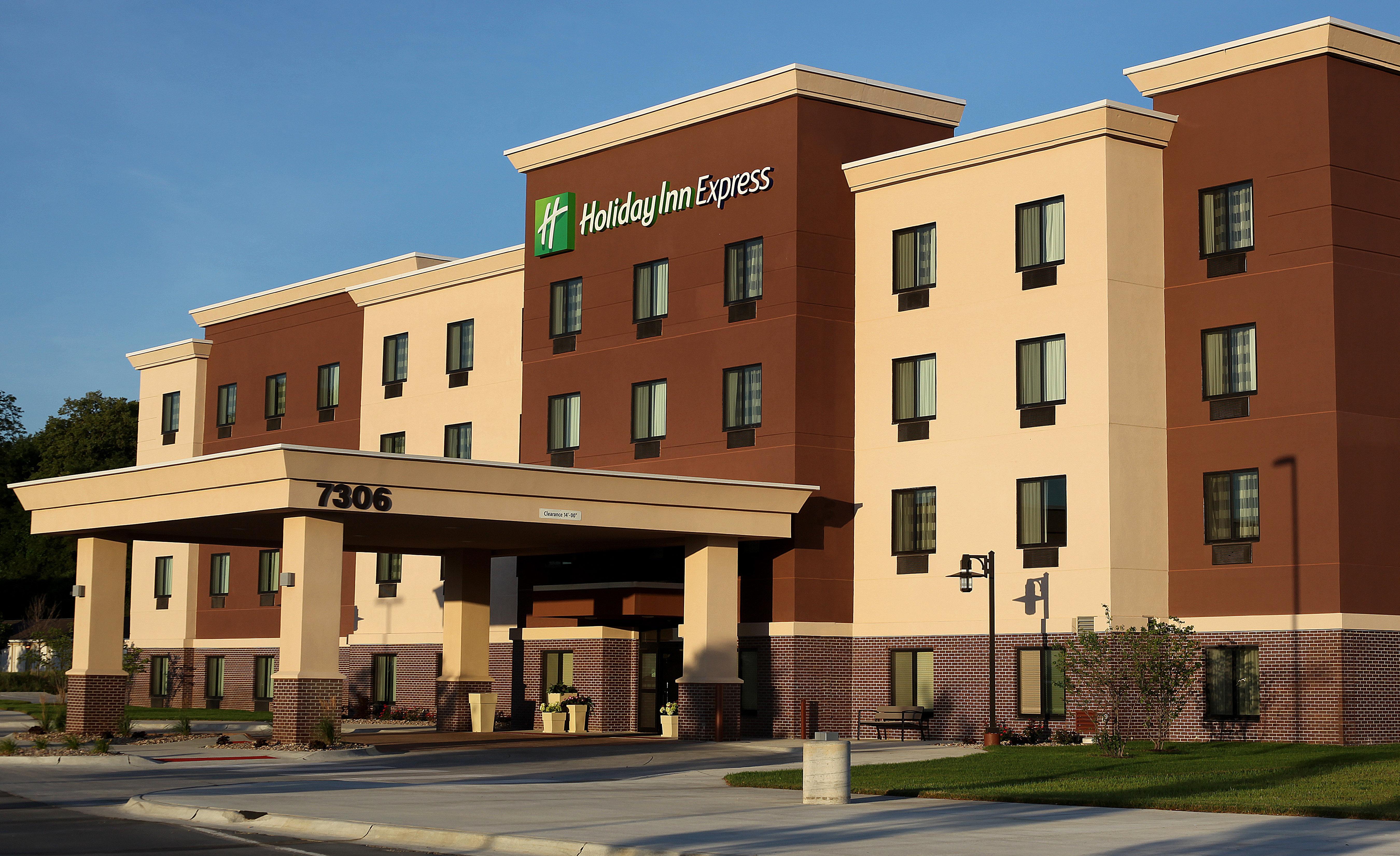 Holiday Inn Express & Suites Omaha South Ralston Arena By Ihg Exterior foto